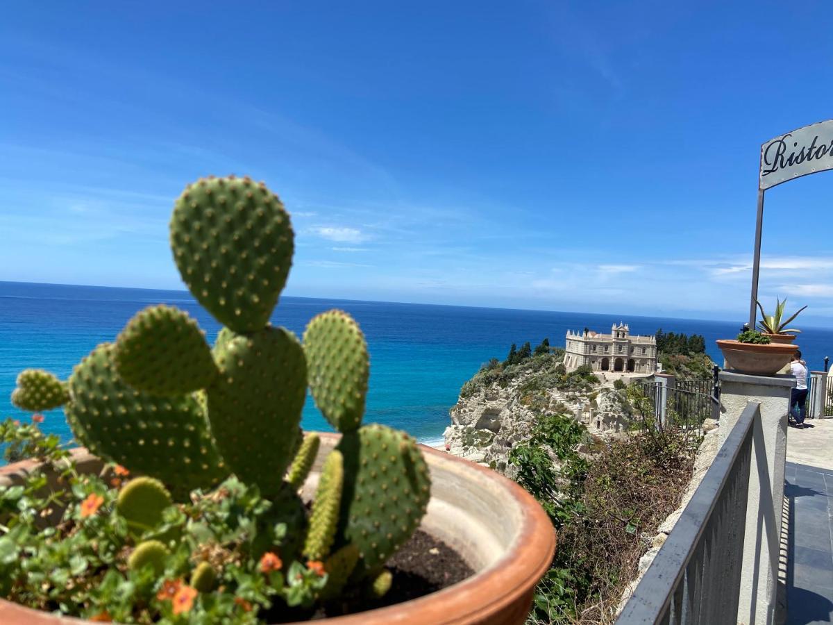 Terrazzo Del Borgo Bed & Breakfast Tropea Exterior photo